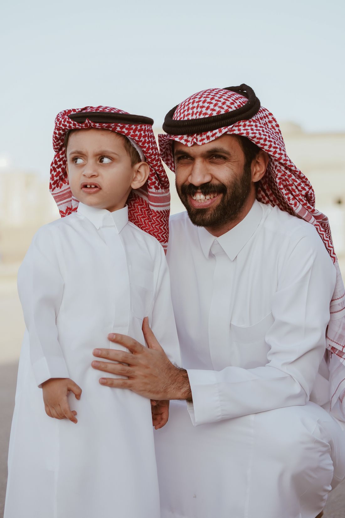 Father and child in traditional Gulf clothing